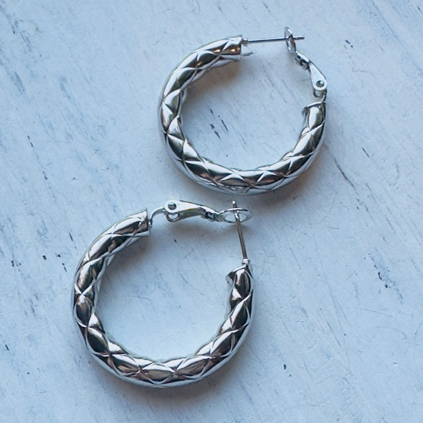 1" Silver Quilt Design Hoop Earring