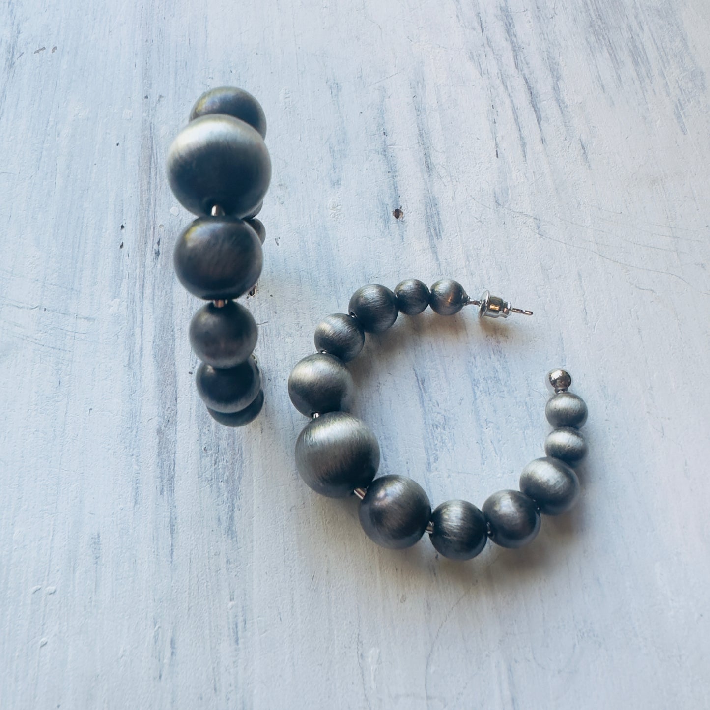 1.5" Pewter Pear Gradual Post Hoop