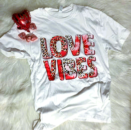 LOVE VIBES Tee