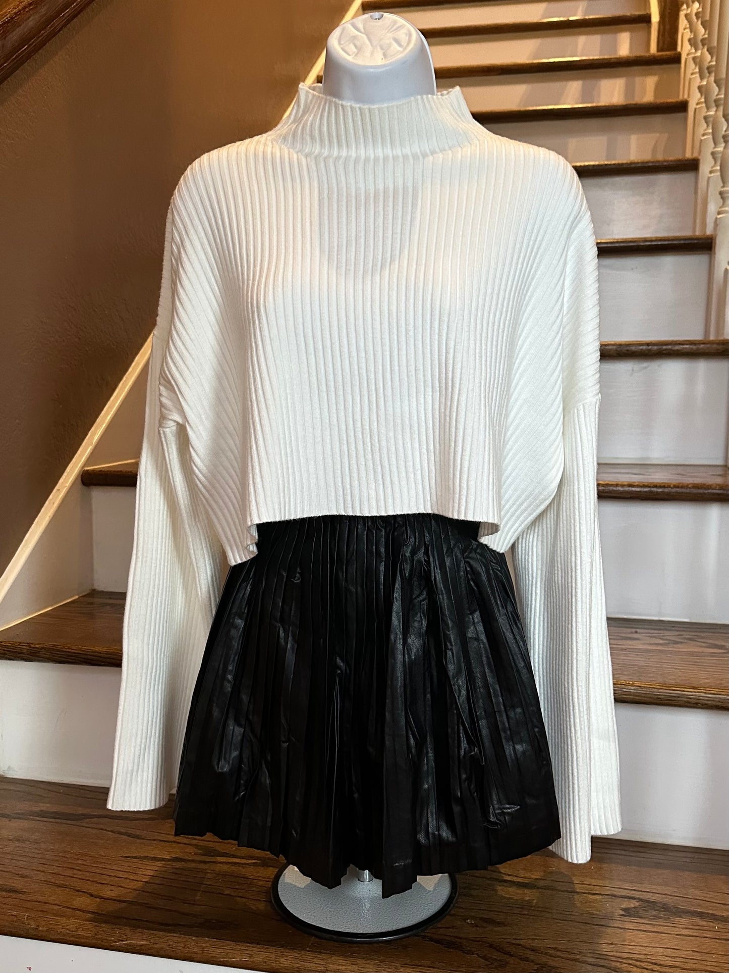 SHELLEY BLACK PLEATED SKIRT