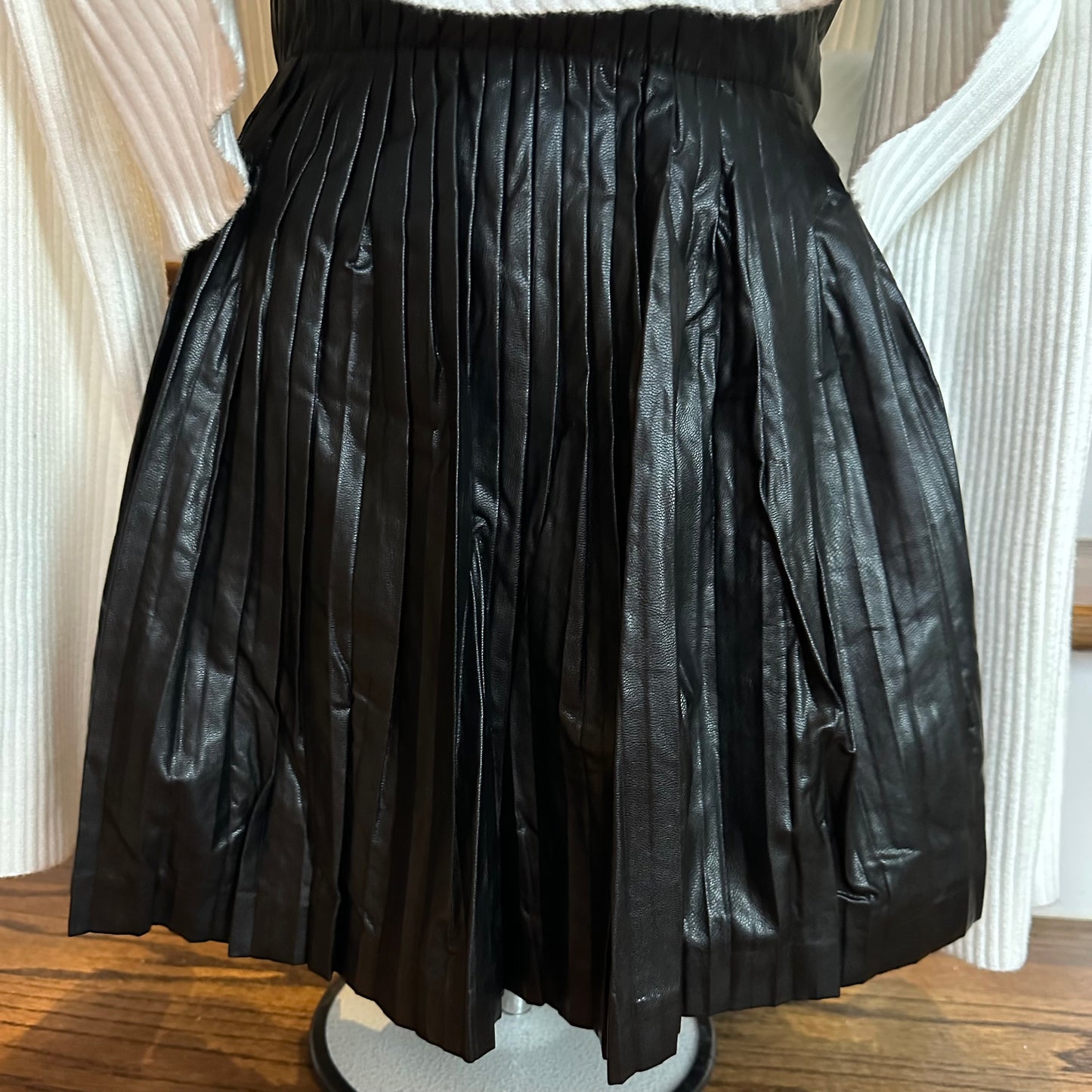 SHELLEY BLACK PLEATED SKIRT