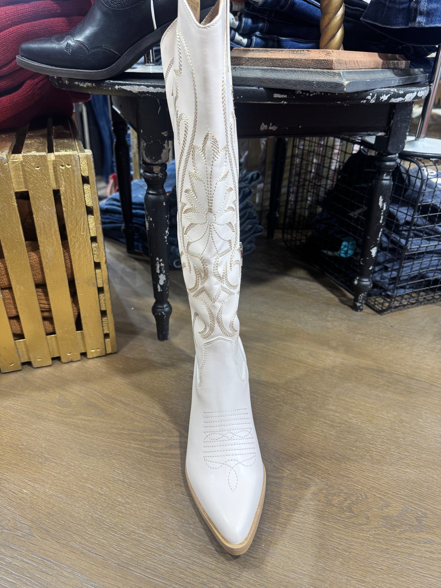 Giada White & Tan Stitch Boots