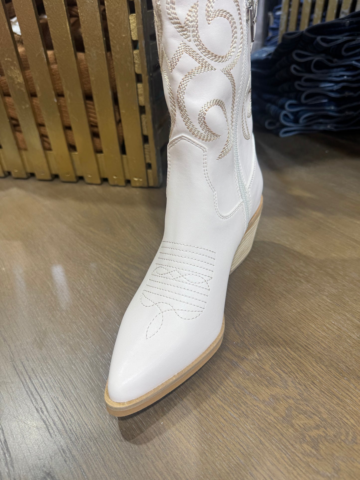 Giada White & Tan Stitch Boots