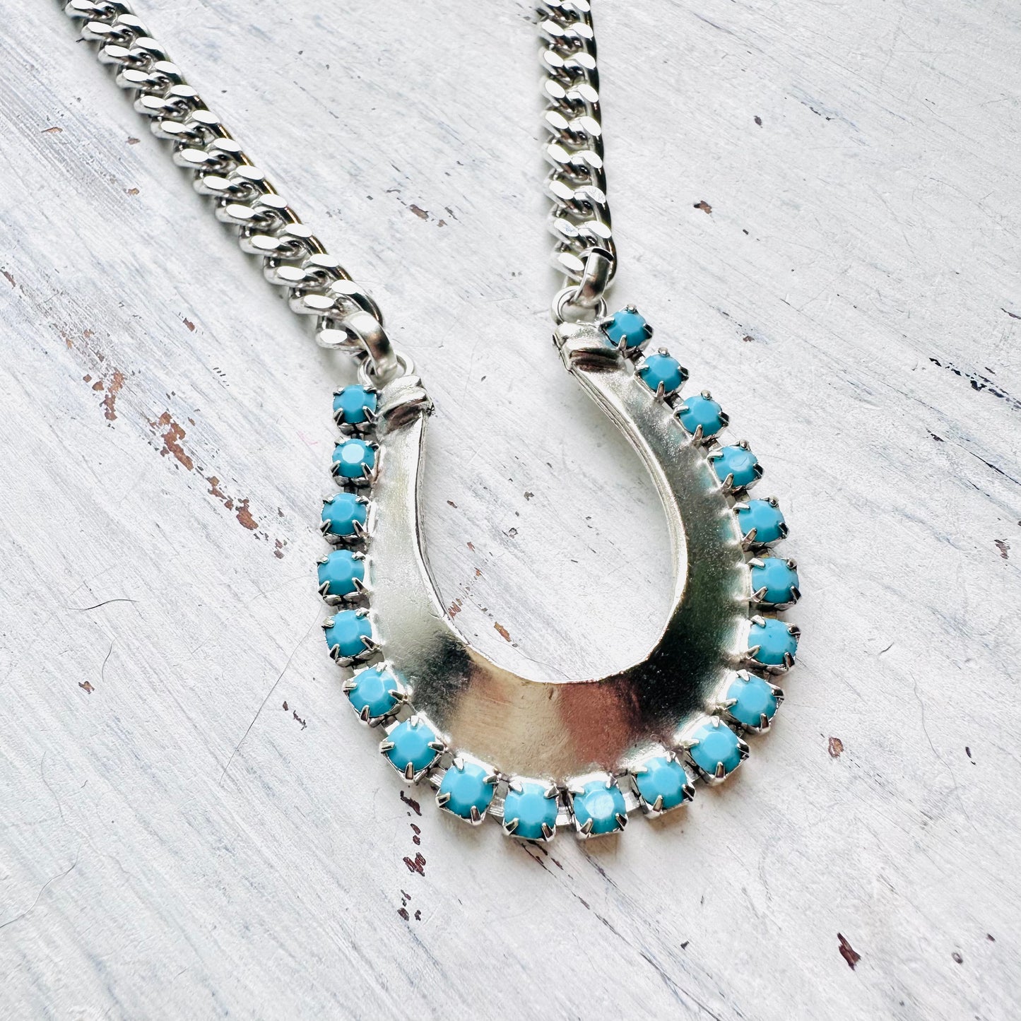 Yochi NY Silver & Turquoise Horseshoe Statement Chain Necklace