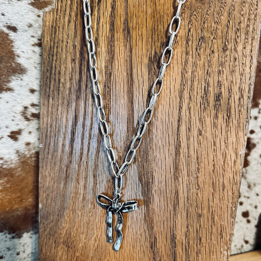 Chunky Chain & Bow Pendant Necklace